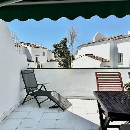 Lunamar Beachfront With Swimming Pool, Football, Tennis, Paddle And Basketball Courts - Eaw Homes Appartement Marbella